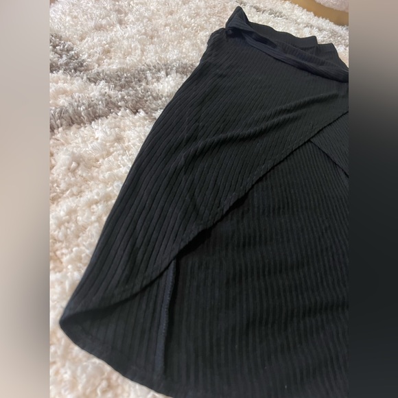 Reformation Aruba Black Ribbed Wrap Skirt size Small - Picture 5 of 11